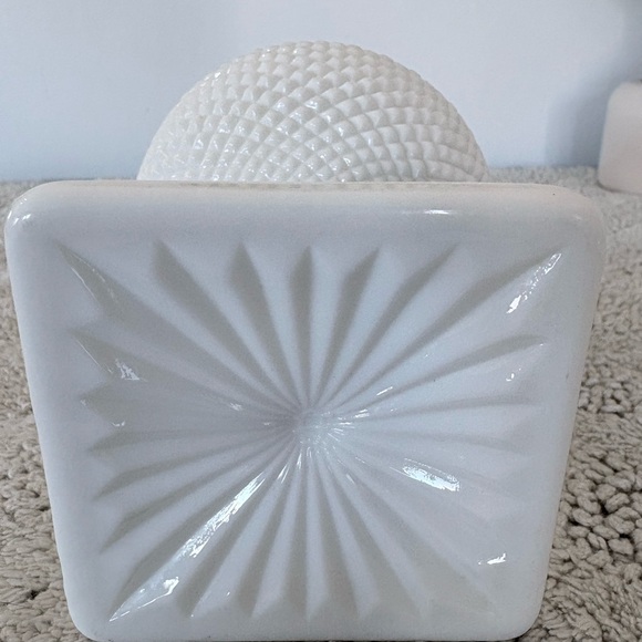 VINTAGE Milk Glass Ball Vase Westmoreland Ivy English Hobnail Pedestal NO FLAWS! - Picture 6 of 14